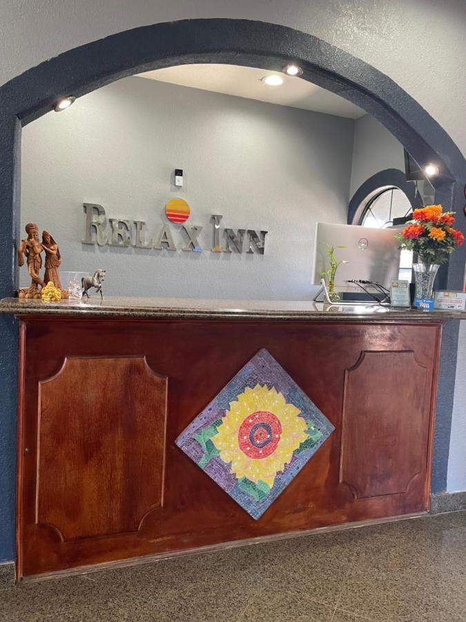 Relax Inn Dilley Exterior photo